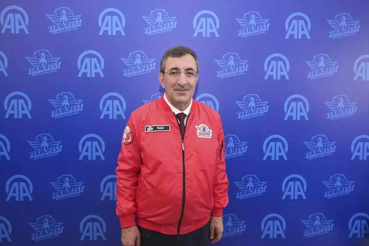 Cumhurbaşkanı Yardımcısı Yılmaz, TEKNOFEST KKTC'de AA standını ziyaret etti Açıklaması