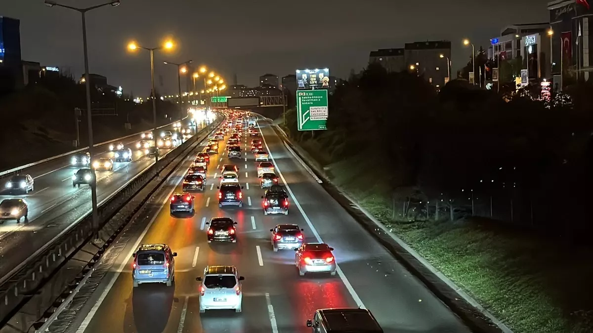İstanbul'dan Kaçış Trafiği Yoğunlaştı