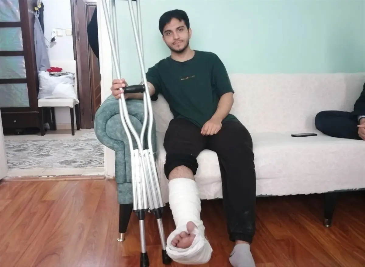 Panik Anında Park Halindeki Araca Atlayan Lise Öğrencisi: 'Nasıl Atladım Bilmiyorum'