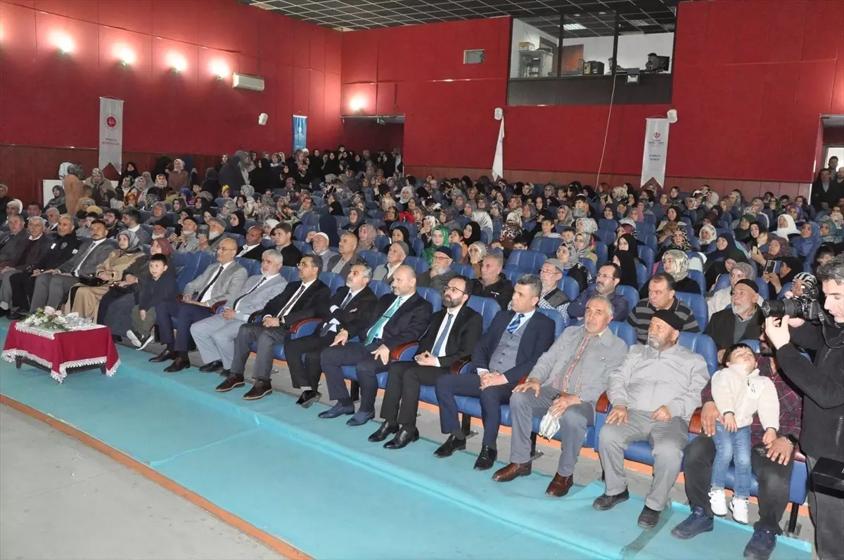 Diyanet İşleri Başkan Yardımcısı Burhan İşliyen'den 'Ailemiz ve Geleceğimiz' Konferansı