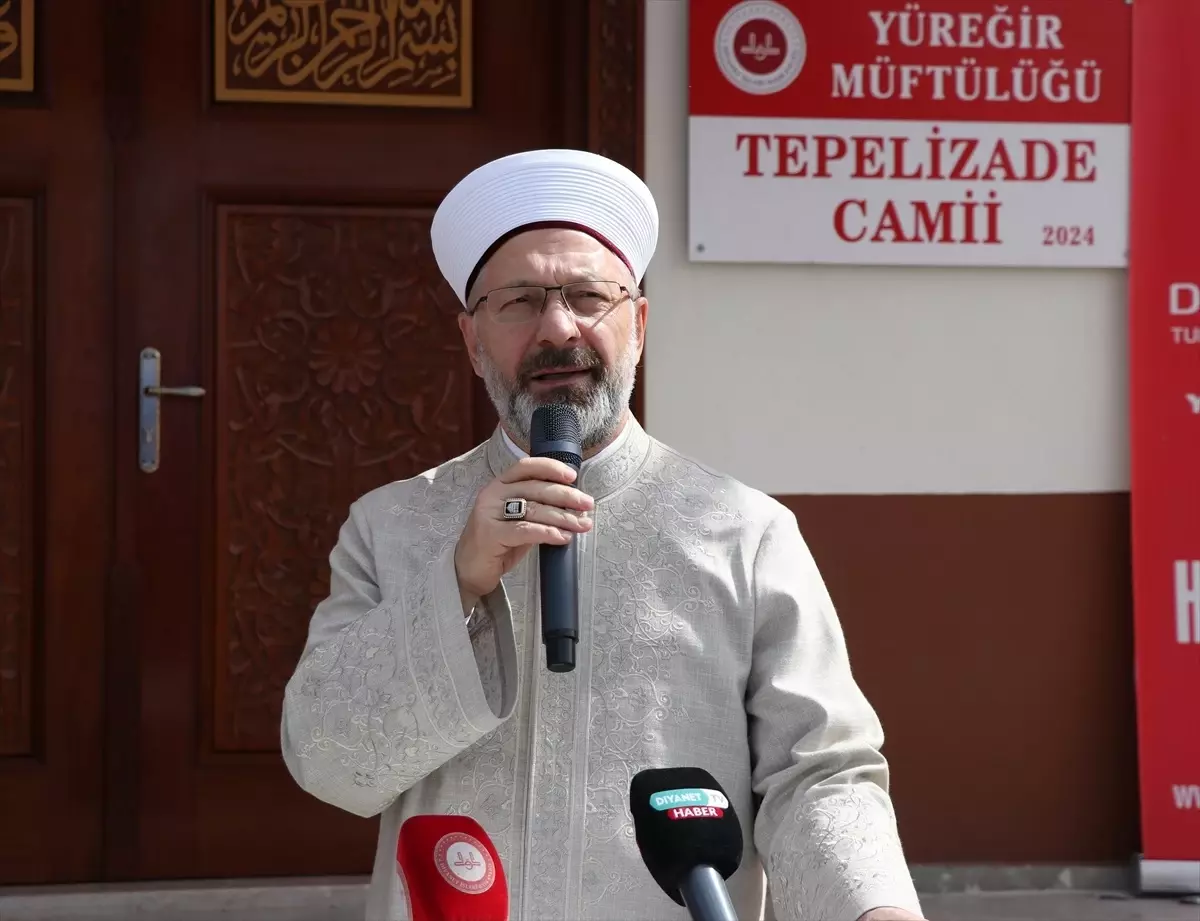 Diyanet İşleri Başkanı Erbaş, Kur'an Kur'anı Öğrenen Gençleri Teşvik Etti