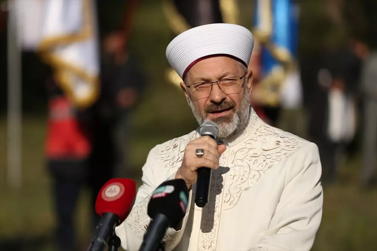 Diyanet İşleri Başkanı Erbaş Çanakkale'deki milli bilinç kampını ziyaret etti