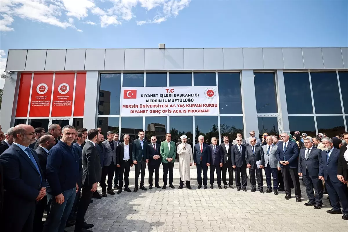 Diyanet İşleri Başkanı Erbaş, Gençlere Destek Vurgusu Yaptı