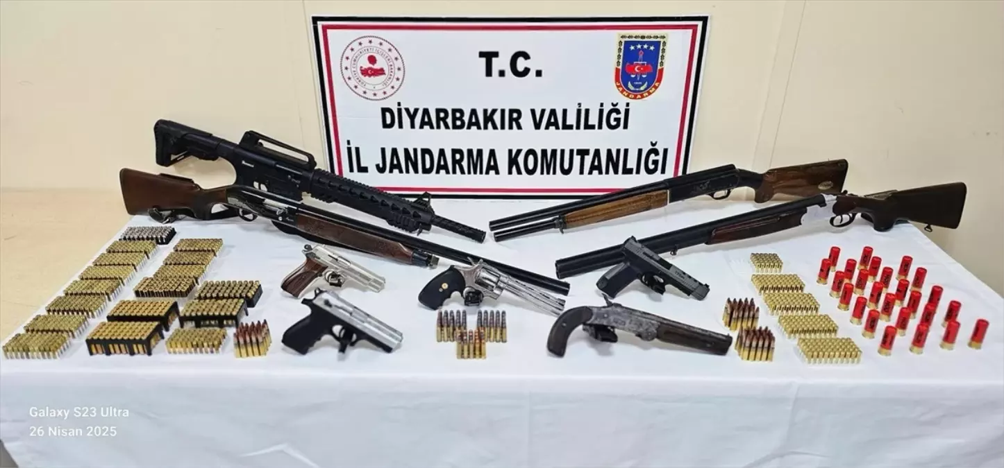 Diyarbakır'da Silahlı Kavga: 3 Yaralı ve Çok Sayıda Silah Ele Geçirildi