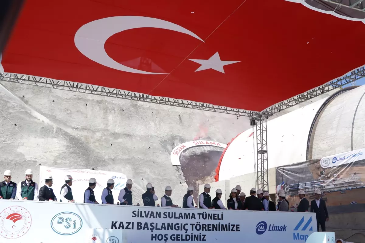 Cumhurbaşkanı Erdoğan, Türkiye'nin en büyük sulama tünelinin kazısına başladı