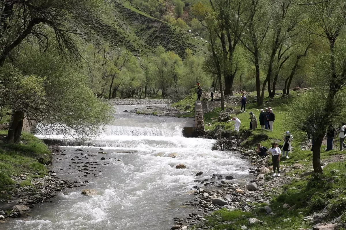 Muş'ta Doğaseverler Dört Mevsimi Bir Arada Yaşıyor