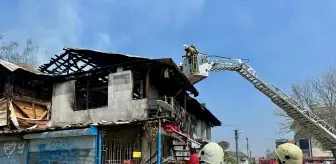 Düzce'de 2 Katlı Binada Yangın Çıktı