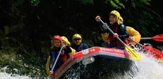 Düzce'de Rafting Keyfi: Yerli ve Yabancı Ziyaretçiler Buluştu