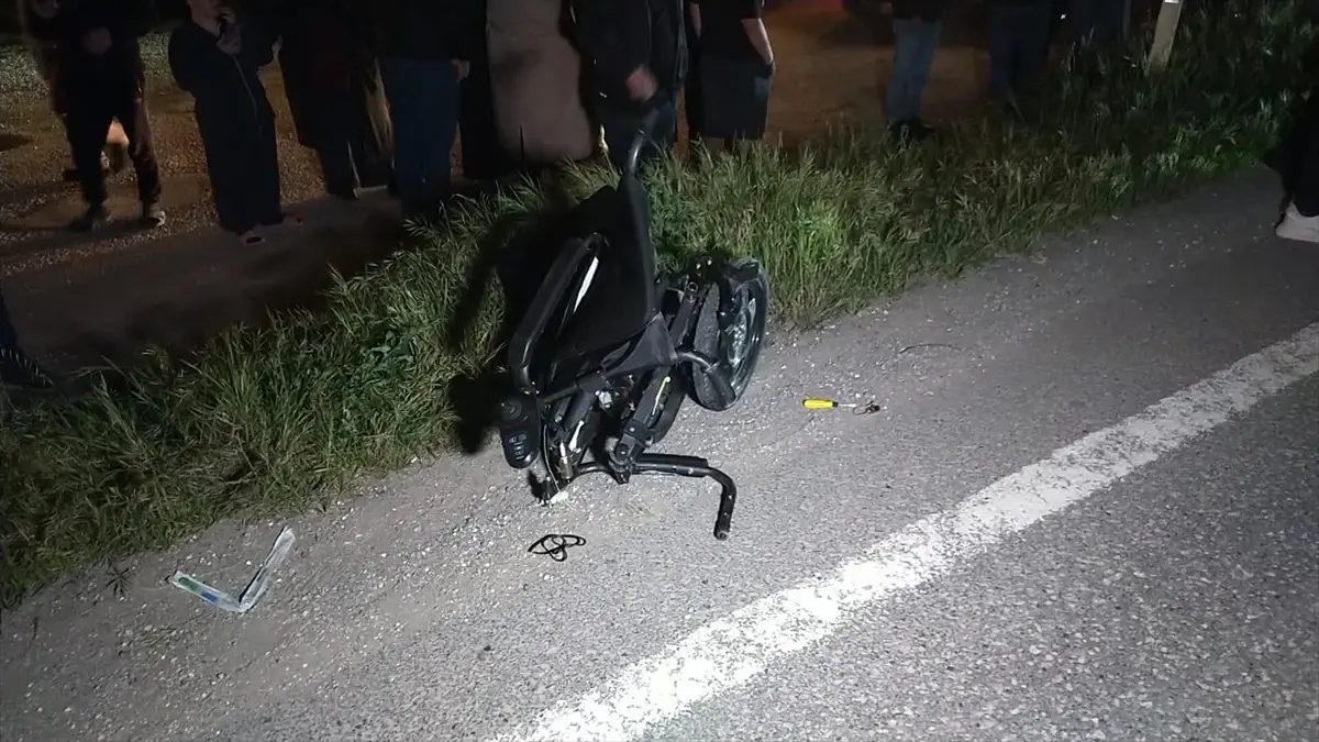 Düzce'de Akülü Engelli Aracına Otomobil Çarptı: Ağır Yaralı