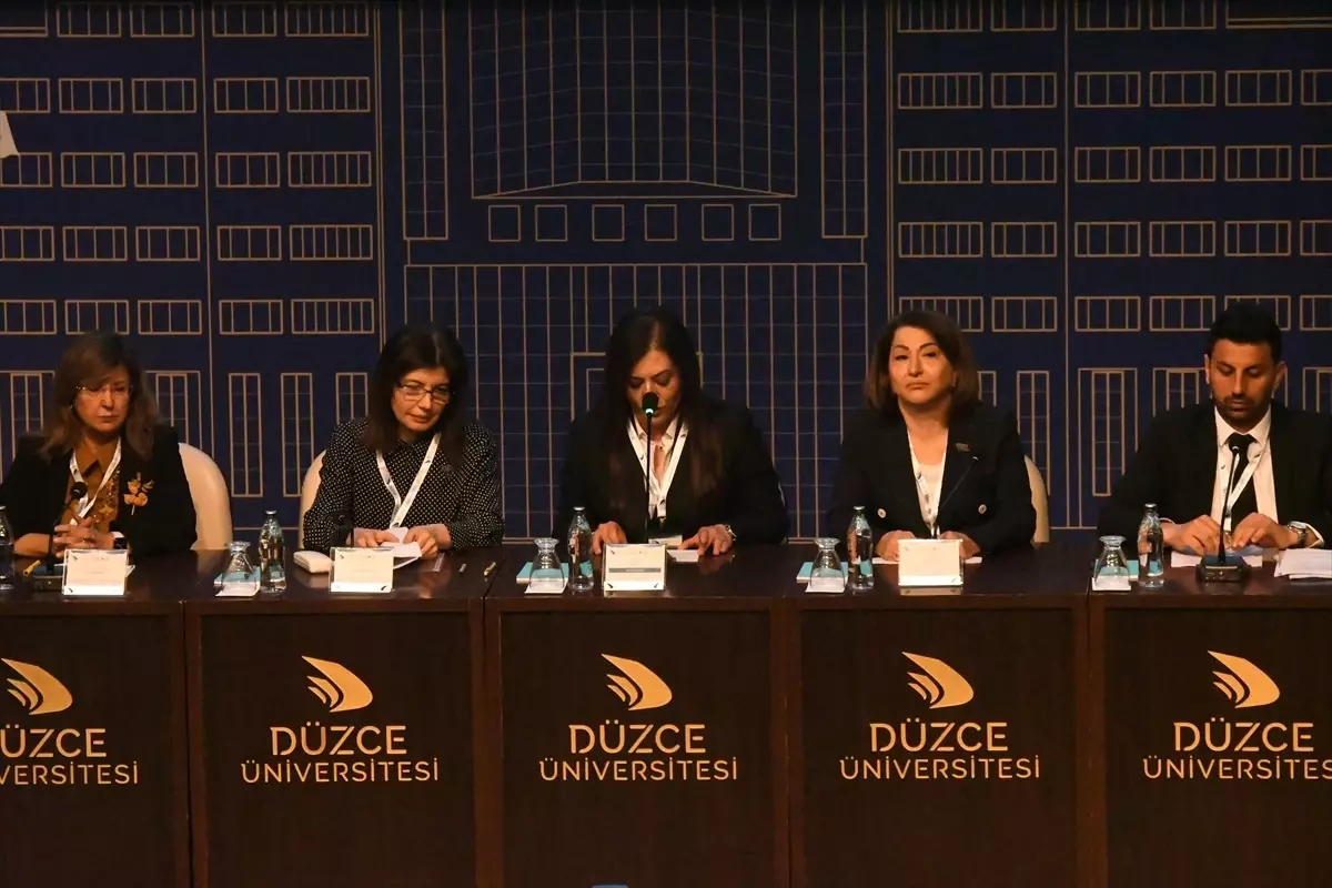 Düzce'de Uluslararası Kadın Sempozyumu Açıldı