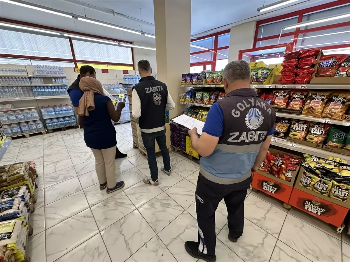 Düzce'de Zabıta Ekipleri Zincir Marketleri Denetledi