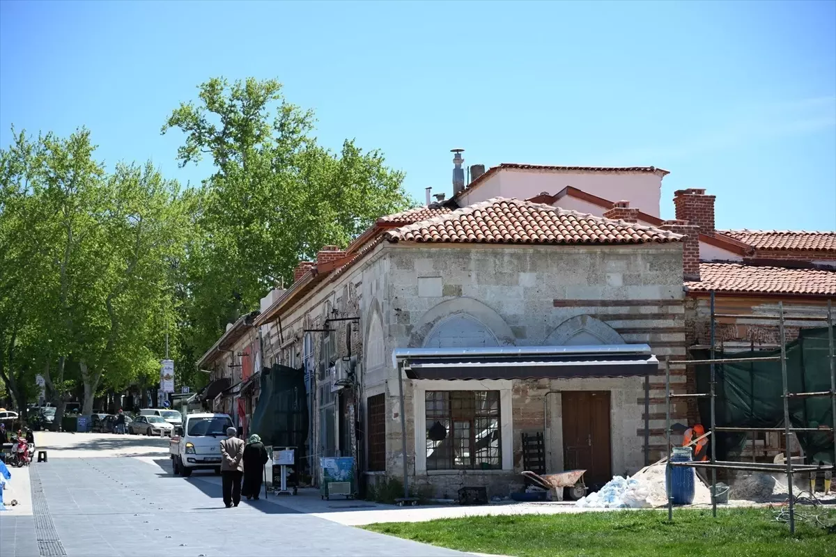 Edirne'de Tarihi Havlucular Hanı ve Mezit Bey Hamamı'nın Restorasyonu Devam Ediyor