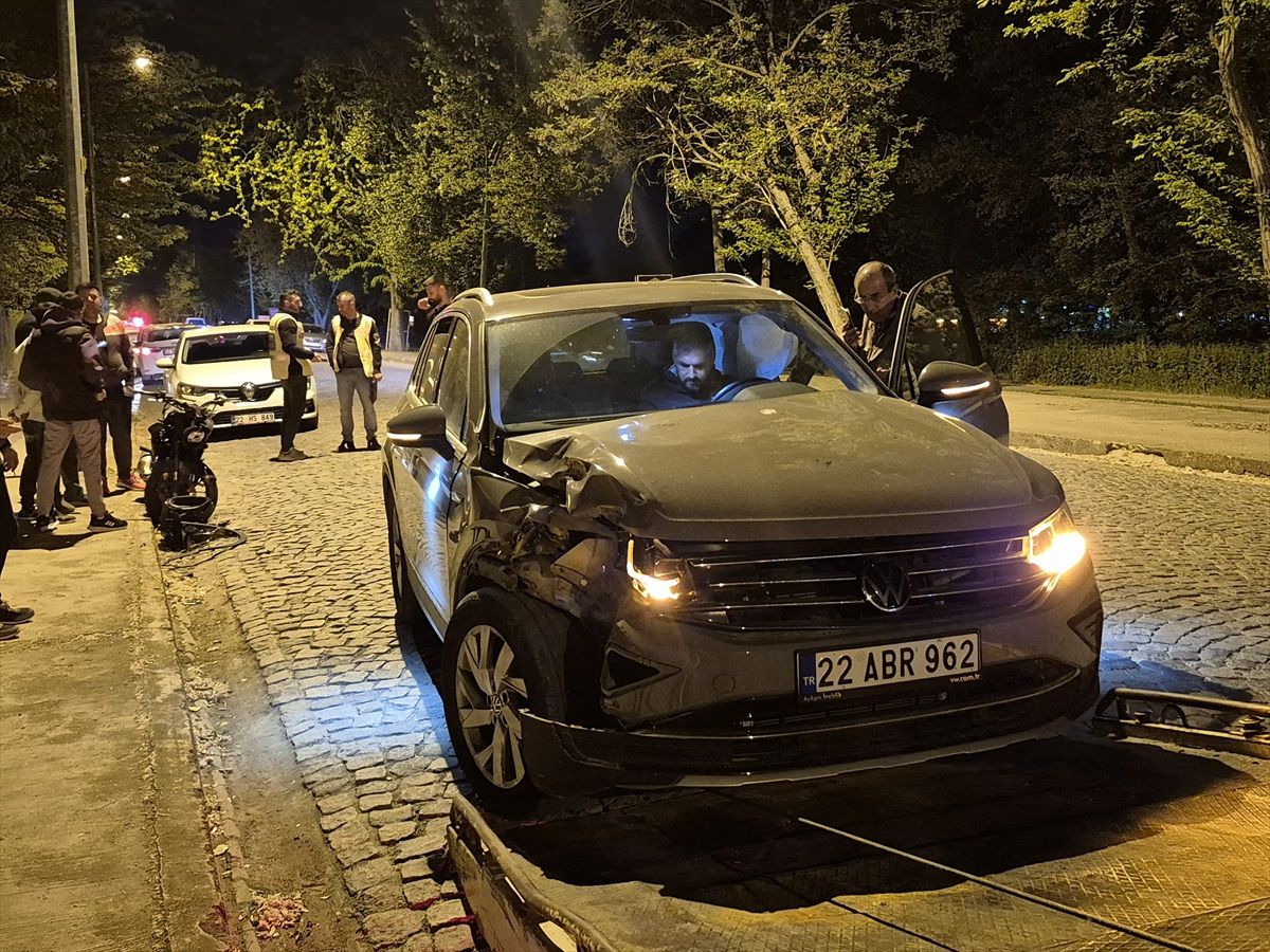 Edirne'de Motosiklet-Cip Çarpıştı, Sürücü Yaralandı