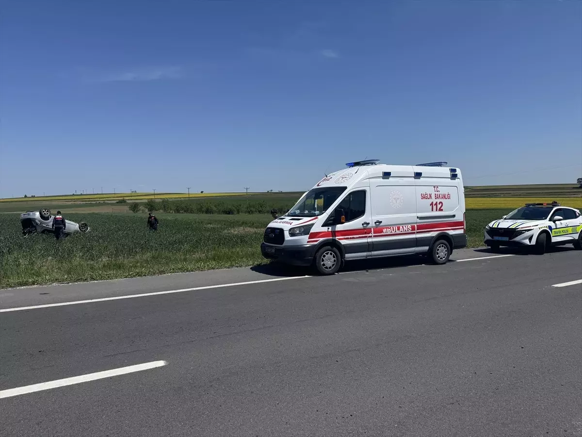Edirne'de Otomobil Devrildi: Sürücü ve Eşi Yaralandı