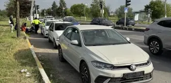 Edirne'de otomobille motosikletin çarpıştığı kazada araçlarda hasar meydana geldi