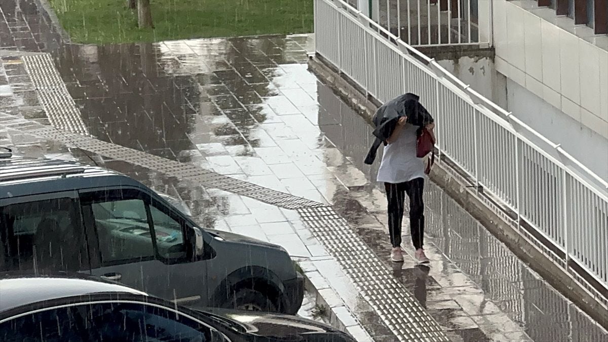 Edirne'de Sağanak Yağış Hayatı Olumsuz Etkiledi