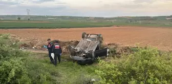 Edirne'de Otomobil Tarlaya Devrildi: Sürücü Ağır Yaralı