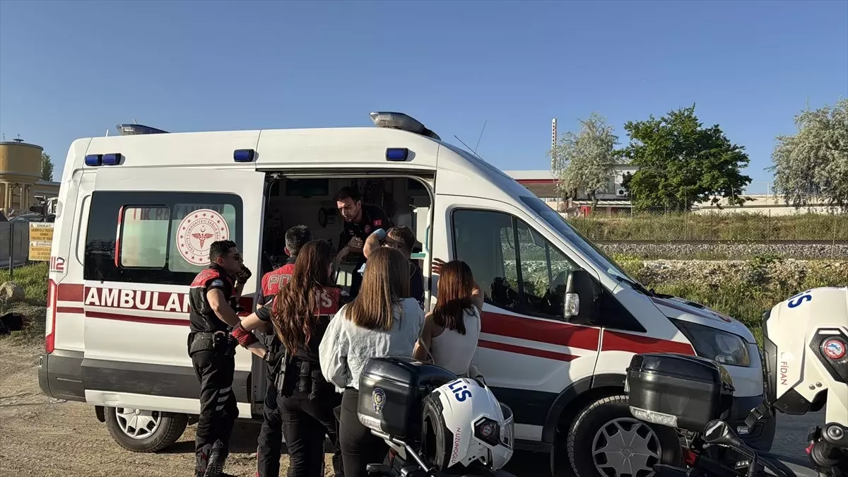 Edirne'de Tunca Nehri'ne Düşen Genç Arkadaşı Tarafından Kurtarıldı