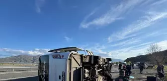Elazığ'da Midibüs Devrildi: 22 Yaralı