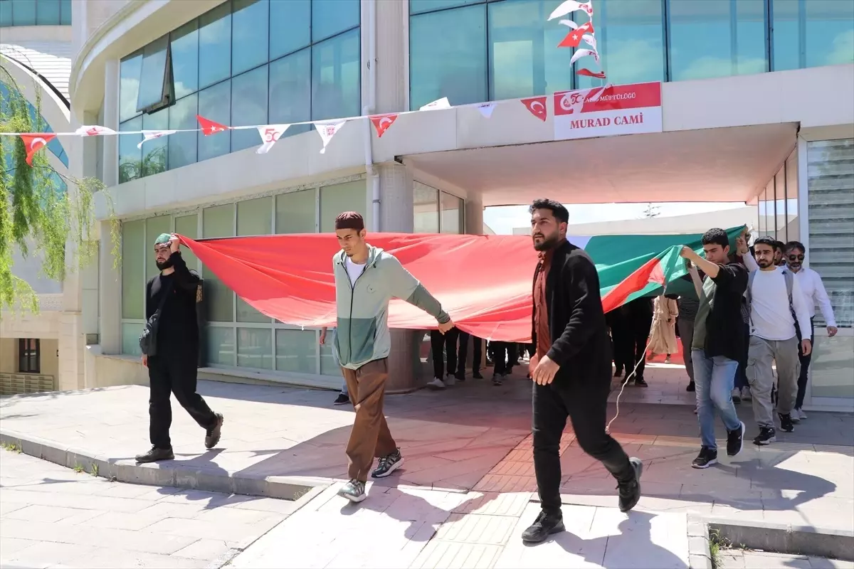 Fırat Üniversitesi Öğrencileri Gazze Saldırılarını Protesto Etti