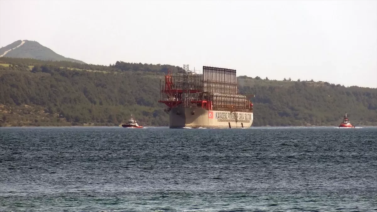 Elektrik Enerjisi Üreten KPS Orka Sultan Gemisi Çanakkale Boğazı'ndan Geçiş Yaptı