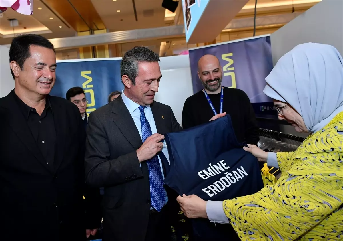 Emine Erdoğan, TOGEM-DER'in geleneksel 'Cemre Çarşısı'nın açılışına katıldı