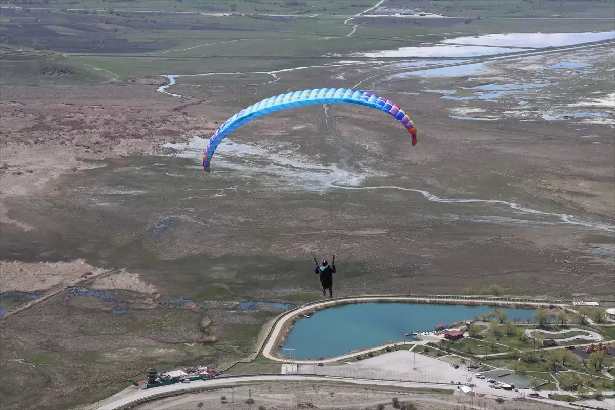 Erzincan'da Yamaç Paraşütü ile Stres Atma Fırsatı