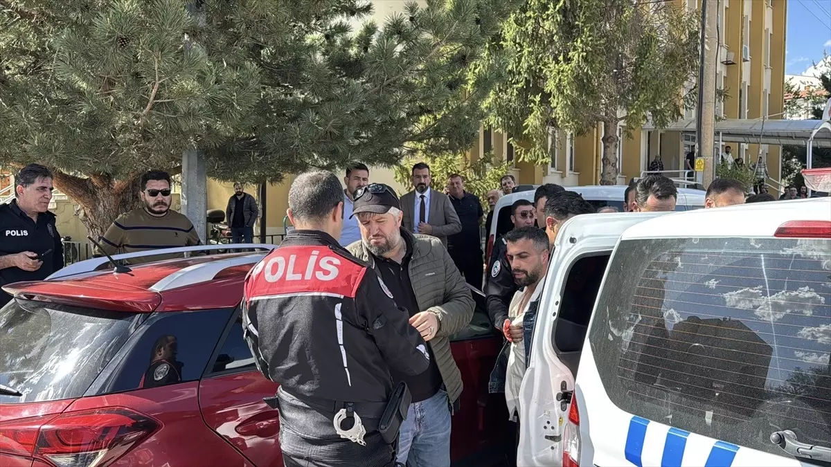 Erzincan'da Sağlık Müdürlüğüne Kurusıkı Tabancayla Giren Kişi Gözaltına Alındı