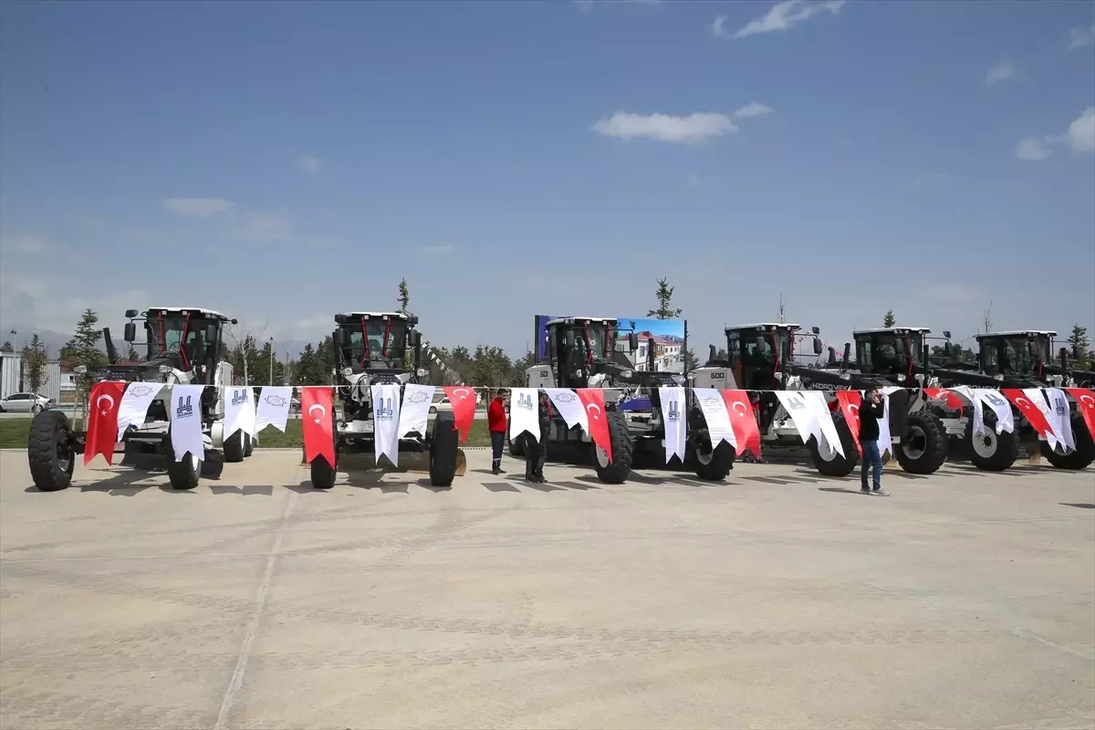 Erzurum Büyükşehir Belediyesi 79 Yeni Araçla Filoyu Güçlendirdi