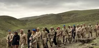 Erzurum'da 11 Düzensiz Göçmen Yakalandı, 1 Kaçakçı Tutuklandı