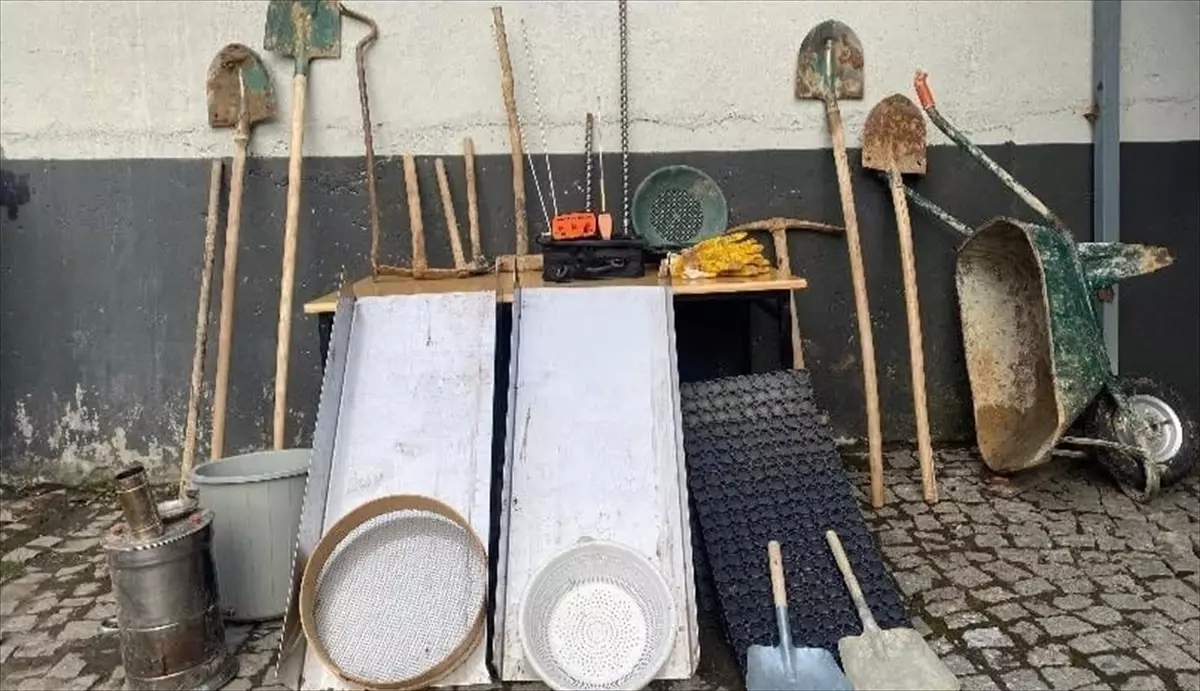 Erzurum'da İzinsiz Kazı Yapan 4 Şüpheli Gözaltına Alındı