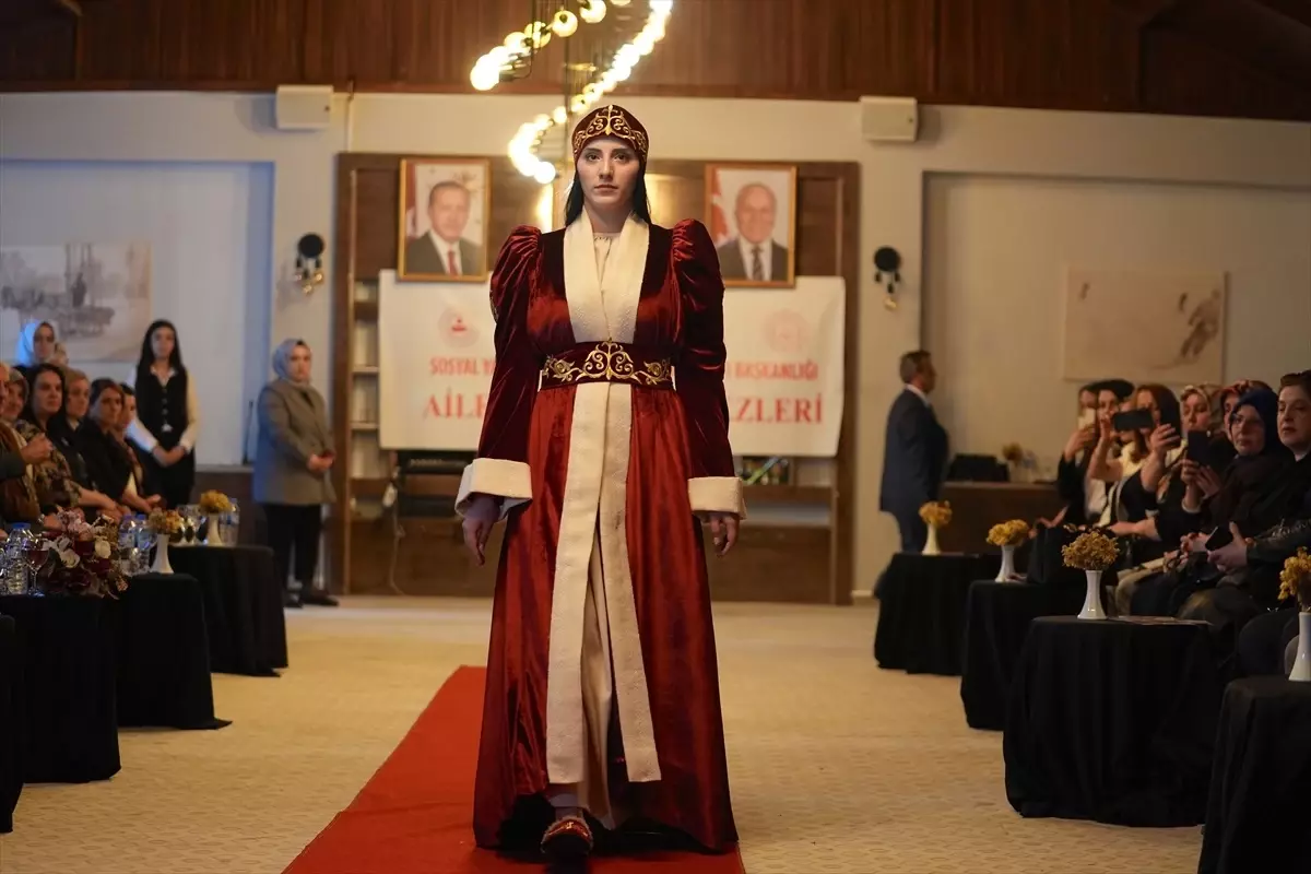 Erzurum'da 'Palandöken'in Eteğinde Türk Motifleri Defilesi' Düzenlendi