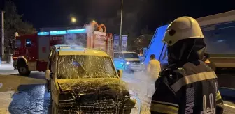 Erzurum'da Seyir Halindeki Araç Yangını
