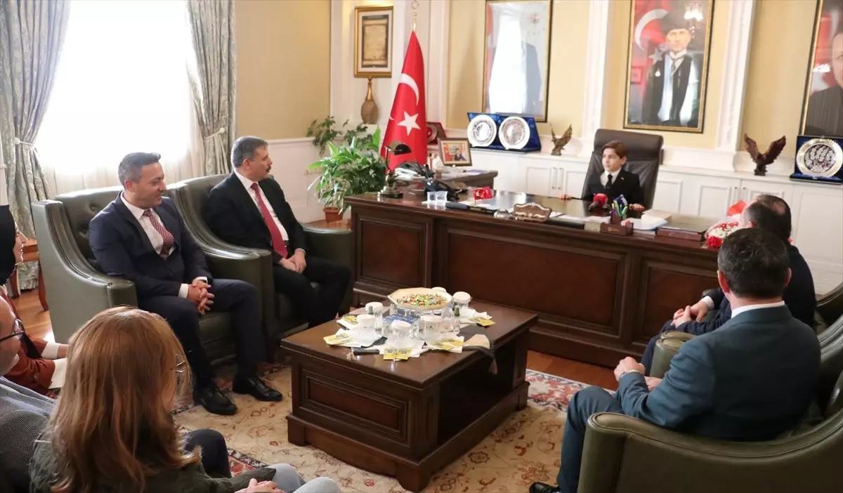 Erzurum'da 'temsili vali' Gazze'deki çocukların özgürlüğünü istedi