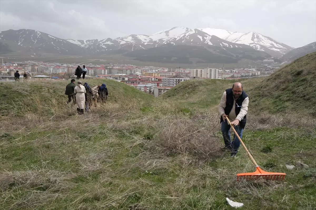 Erzurum'da Hıdırellez İçin Tabyada Temizlik Etkinliği Düzenlendi