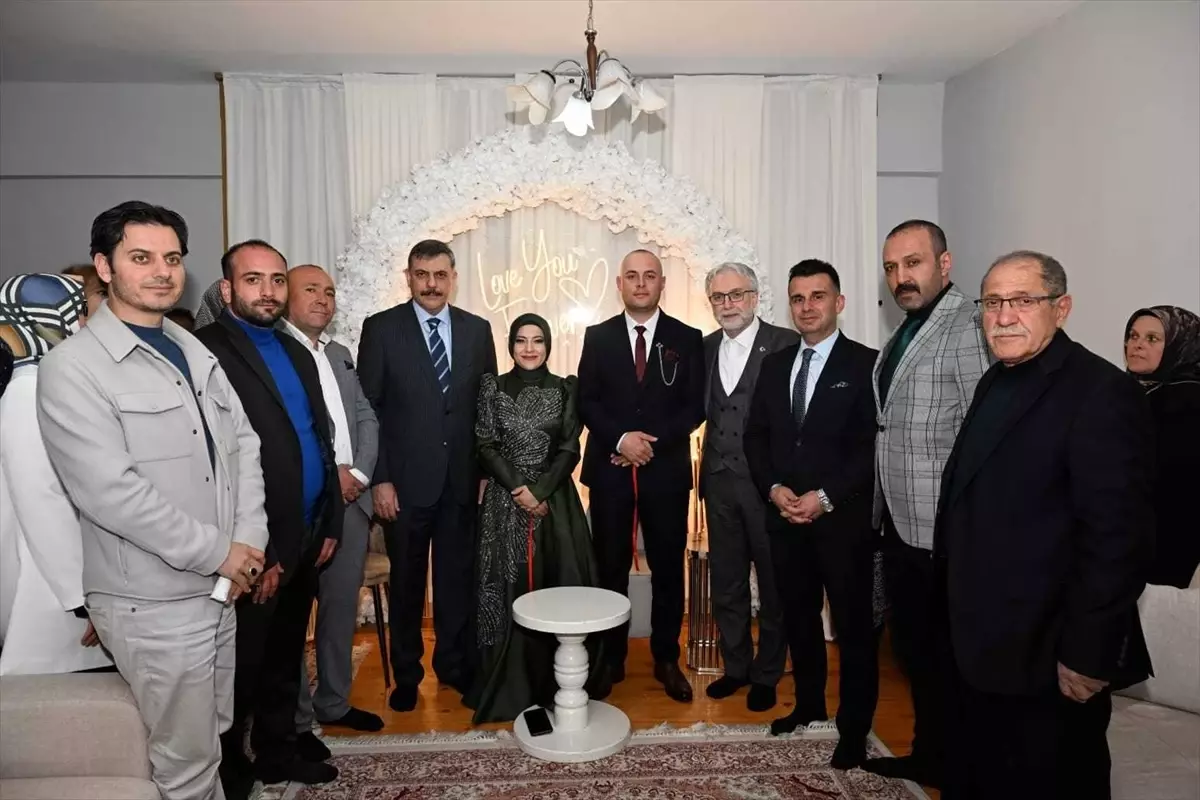 Erzurum Valisi Çiftçi, öksüz ve yetim büyüyen Buse'ye nişanında 'babalık' yaptı
