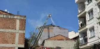Esenyurt'ta Apartman Çatısında Yangın Çıktı