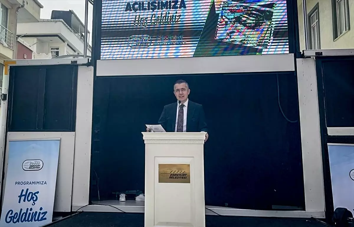 Esenyurt'ta kapalı otopark ve nefes bahçesi hizmete açıldı
