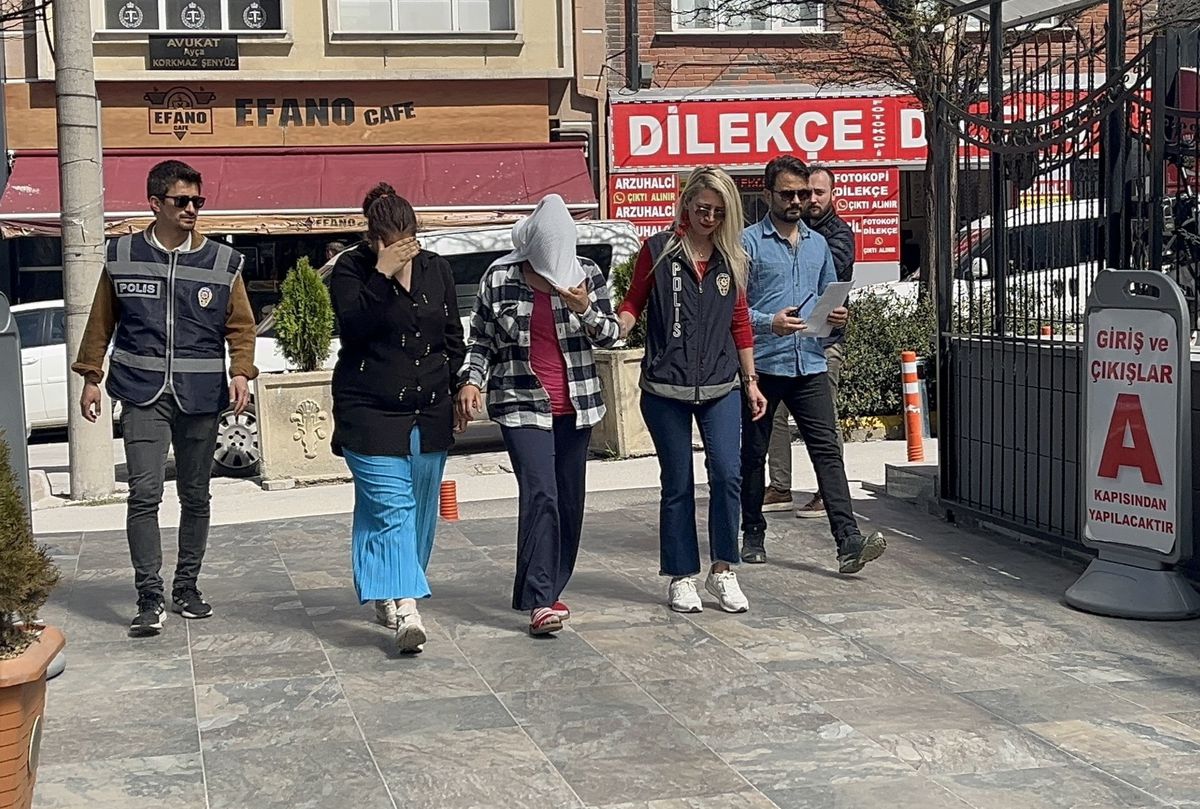 Eskişehir'de Hırsızlık Suçundan Aranan 3 Kadın Yakalandı