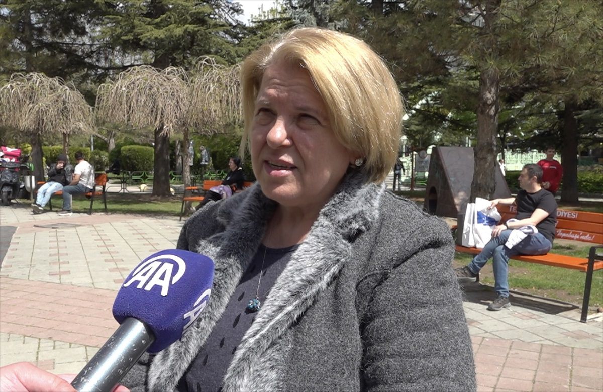 40 Yıldır Ebelik Yapan Kadın, Damadının Doğumuna Katıldığını Fark Etti