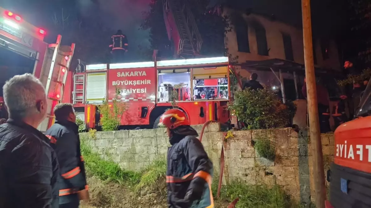 Geyve'de Yatalak Hastayı Komşuları Kurtardı