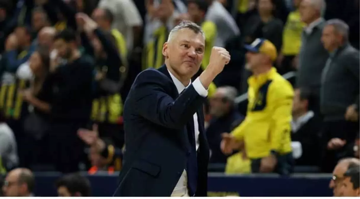Sarunas Jasikevicius, EuroLeague'de Yılın Koçu Seçildi