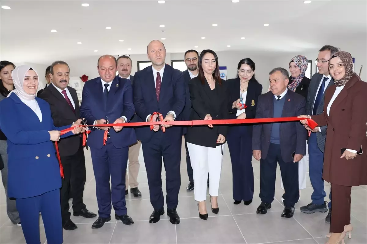 Ferizli'de 'Bir Tasarım Bin Umut' Sergisi Açıldı