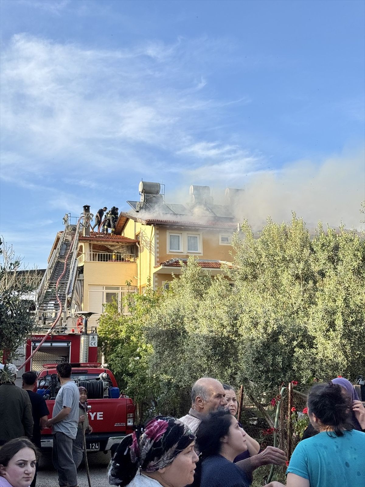Fethiye'de İki Katlı Evde Çatı Yangını