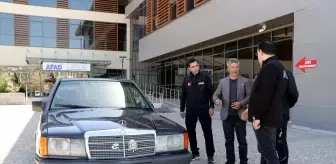 Filistinlilere destek için arabasını bağışladı