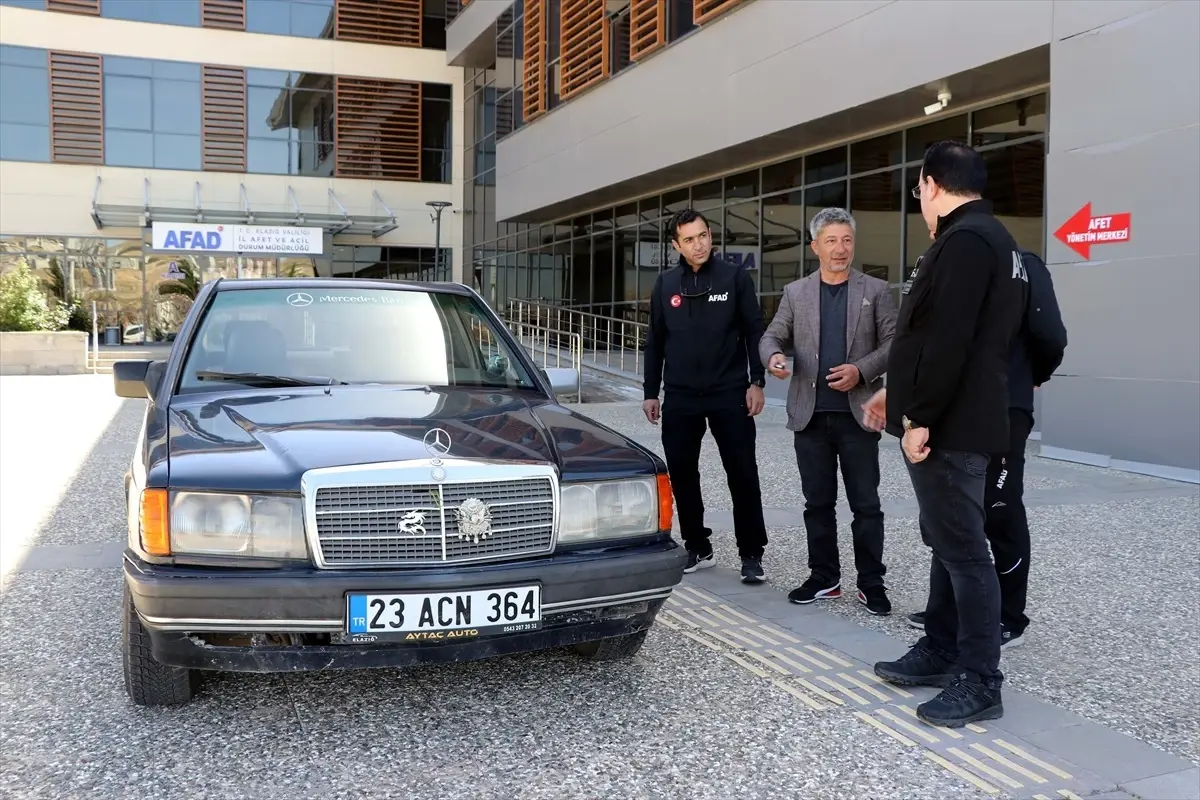 Filistinlilere destek için arabasını bağışladı