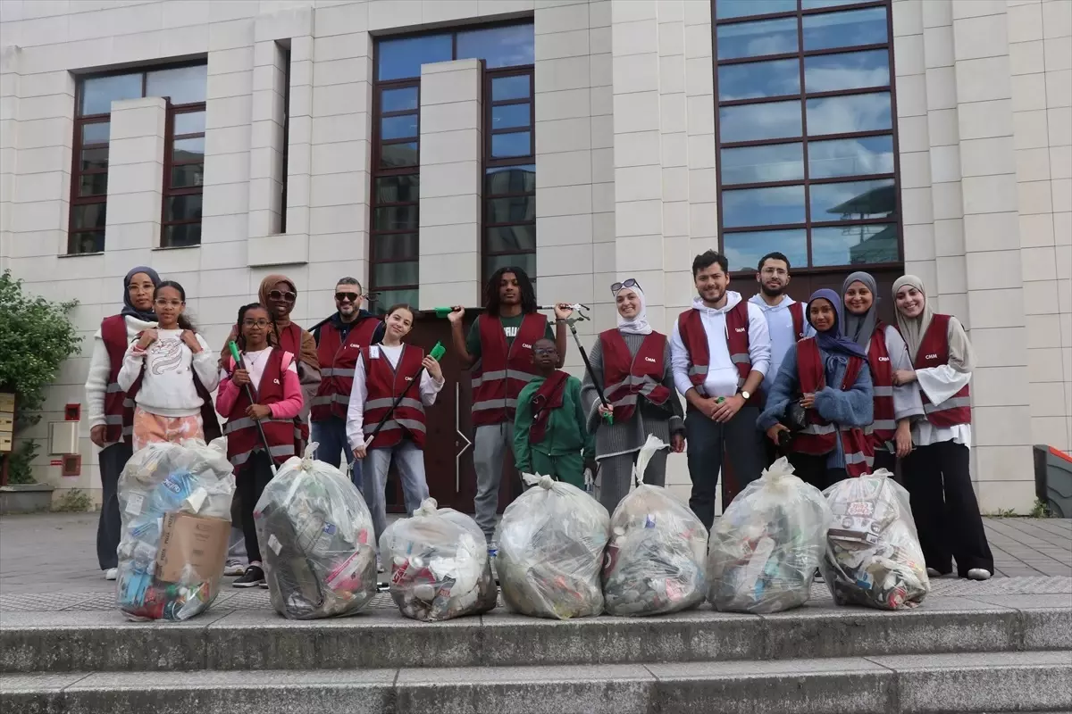 Fransa'da Müslümanlardan Temizlik Yürüyüşü