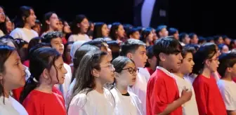 Gaziantep'te 23 Nisan özel konserinde 1000 kişilik çocuk korosu sahne aldı