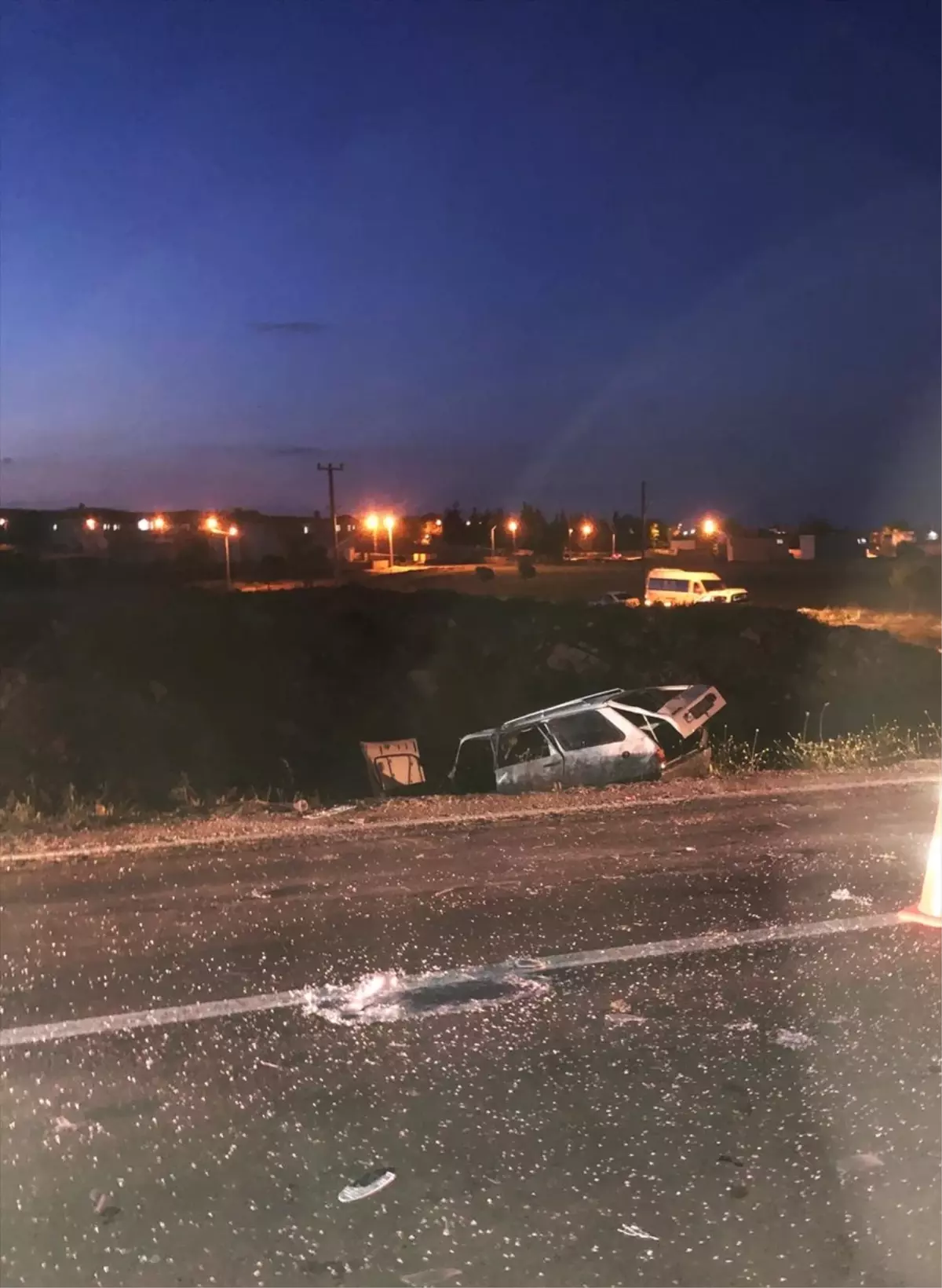 Gaziantep'te Otomobil ve Minibüs Çarpıştı, 3 Yaralı