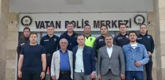 Polisler Kalp Krizi Geçiren Yaşılı Adamı Hastaneye Ulaştırdı